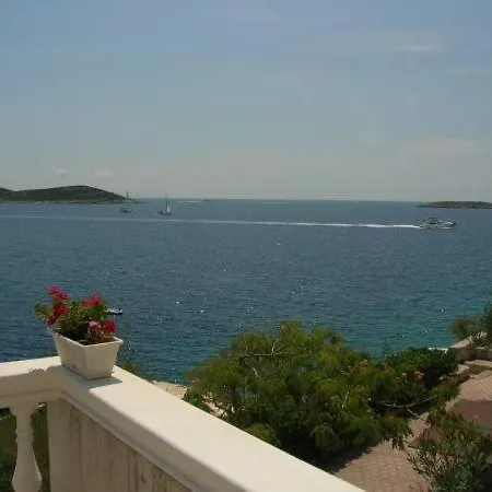 Apartmán In With Seaview, Terrace, Wifi Sevid