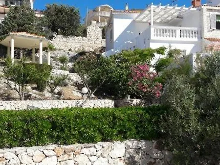 In With Seaview, Terrace, Wifi Apartmán